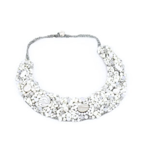 Halskette mit Perlen und Edelsteine handgefertigt